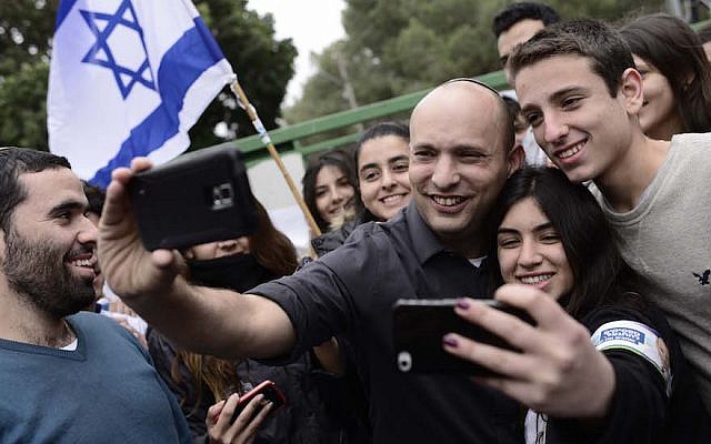 Leader of the Jewish Home political party, Naftali Bennett, seen with students at the Bleich high school in the central Israeli city of Ramat Gan on February 12 2015. (Tomer Neuberg/FLASH90)