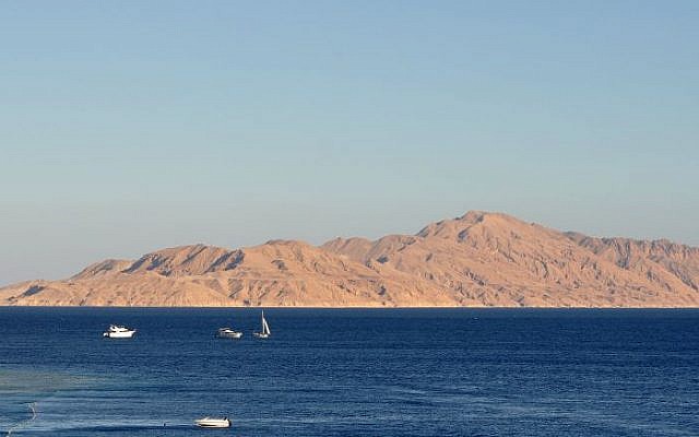 Tiran Island in the Gulf of Aqaba. (CC BY 3.0/Wikipedia/Marc Ryckaert)