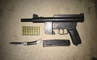 A Carl Gustav sub-machine gun found during sweeps by security forces in the West Bank overnight April 20, 2016. (IDF spokesperson)