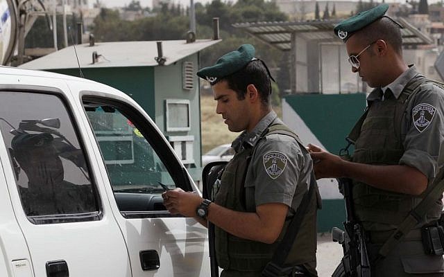 Illustrative photo of Border Police officers checking the papers of Palestinian drivers at a checkpoint, May 9, 2010. (Nati Shohat/Flash90)