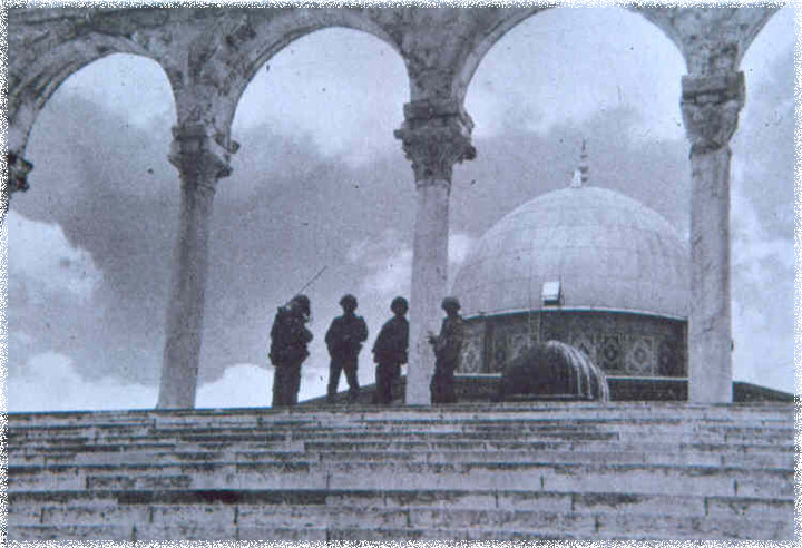 Israeli soldiers guard the Dome of the Rock, the site of the Temple's Holy of Holies, following the Six Day War. (The Temple Institute)