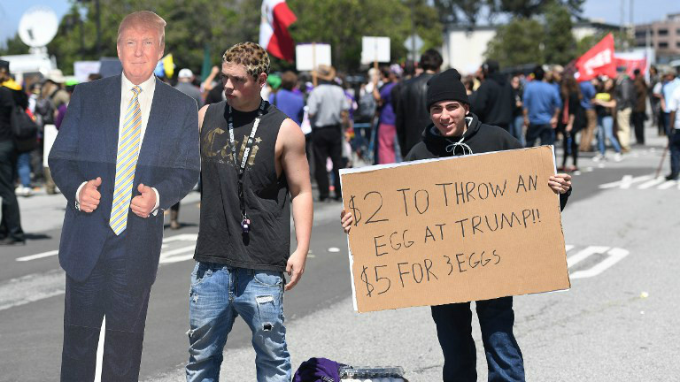 Two men sell eggs during a protest outside the Hyatt Regency Hotel where republican presidential candidate Donald Trump was speaking in Burlingame, California on April 29, 2016. (AFP/Josh Edelson)