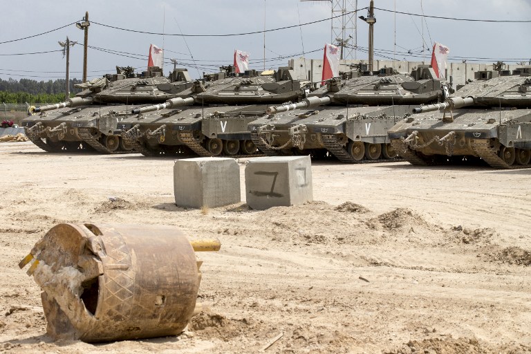 Israeli tanks stationed near the border between Israel and the Gaza Strip on May 6, 2016 as Israeli forces search for Hamas attack tunnels leading into southern Israel. (AFP PHOTO / JACK GUEZ)