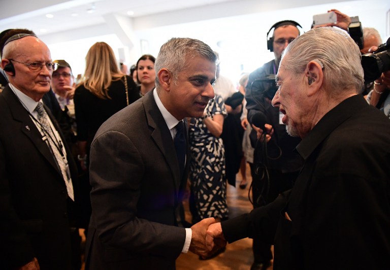 Britain's new London Mayor Sadiq Khan (C) shakes hands with Holocaust survivor Harry Fleming as he attends the Yom HaShoah Commemoration, the UK Jewish community's Holocaust remembrance ceremony, in Barnet, north London, on May 8, 2016.(AFP PHOTO / LEON NEAL)