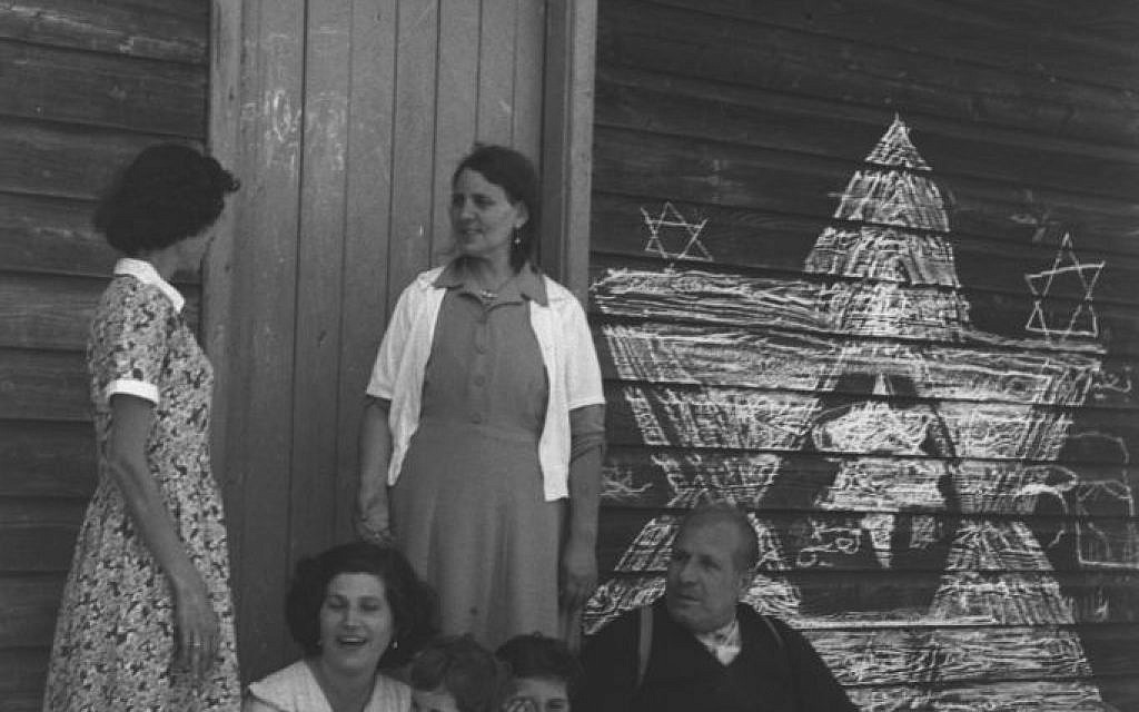 An Iraqi Jewish family at the Atlit transit camp in northern Israel hours after arrival in Israel, summer 1951 (Teddy Brauner, GPO)