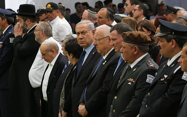 Israeli prime minister Benjamin Netanyahu and other leaders attend a Memorial Day ceremony in memory of Israel's fallen soldiers and terror victims, at Mount Herzl military cemetery, on May 11, 2016. (Gil Yohanan/POOL)