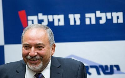 Yisrael Beytenu Avigdor Liberman at a press conference in the Knesset on May 18, 2016. (Yonatan Sindel/Flash90)