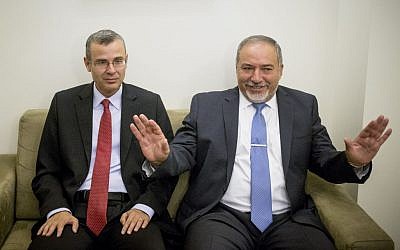 Avigdor Liberman, left, and Yariv Levin during coalition talks on the morning of May 19, 2016. (Yonatan Sindel/Flash90)