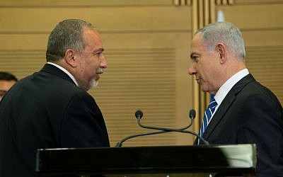 Prime Minister Benjamin Netanyahu (right) and incoming Defense Minister Avigdor Liberman (left) hold a press conference in the Knesset on Monday, May 30, 2016. (Yonatan Sindel/Flash90)