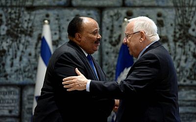 President Reuven Rivlin greets Martin Luther King III, son of civil rights leader Dr. Martin Luther King Jr., at his Jerusalem residence on Sunday, May 8, 2016 (Haim Zach)