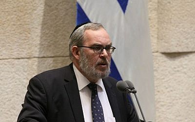 MK Yaakov Asher (UTJ) at his swearing-in in the Knesset plenum, May 25, 2016. (Knesset Spokesperson's Office)