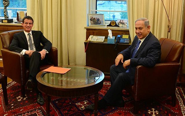 Prime Minister Benjamin Netanyahu meets with his French counterpart, Manuel Valls, in Jerusalem on Monday, May 23, 2016 (Kobi Gideon/GPO)