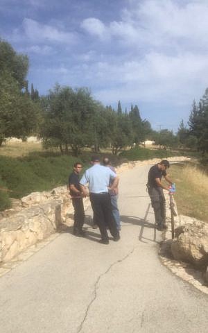 Police taping off the scene of an attack in southern Jerusalem on May 10, 2016. (Police spokesperson)
