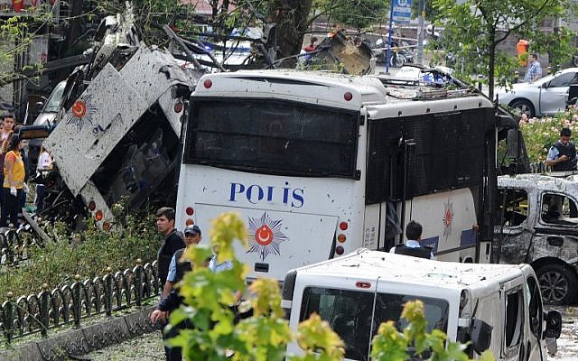 Police officers and rescuers inspect the site of a bomb attack that targeted a police bus in the Vezneciler district of Istanbul on June 7, 2016. (AFP/DOGAN NEWS AGENCY/ STRINGER)
