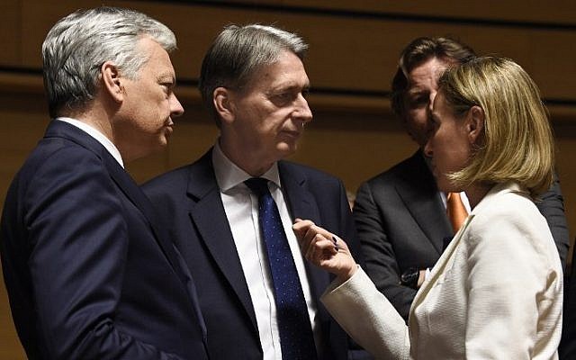 High Representative of the Union for Foreign Affairs and Security Policy Federica Mogherini, right, talks to Belgian Foreign minister Didier Reynders, left and British Foreign Secretary Philip Hammond during a monthly Foreign Affairs meeting in Luxembourg on June 20, 2016. (AFP/ JOHN THYS)