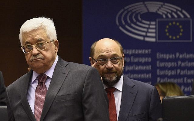European Parliament President Martin Schulz (R) arrives with Palestinian Authority President Mahmoud Abbas (L) at the European Union Parliament in Brussels on June 23, 2016.  (AFP PHOTO / JOHN THYS)