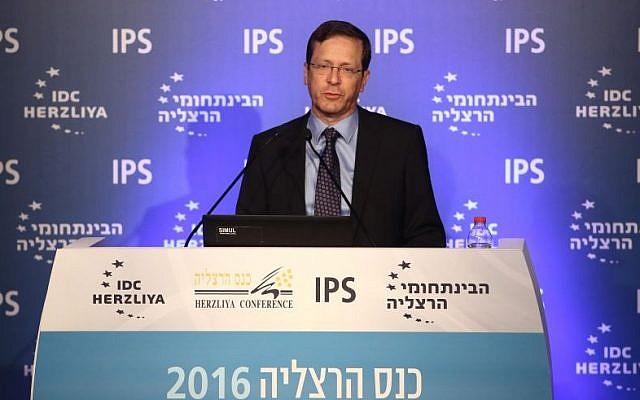 Opposition leader Isaac Herzog addresses the Herzliya Conference on Thursday, June 16, 2016. (Courtesy)