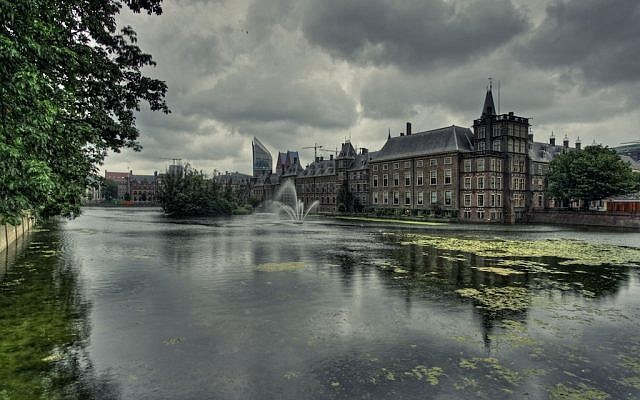 The Dutch Parliament building (CC BY, Michiel Jelijs via Wikimedia Commons)