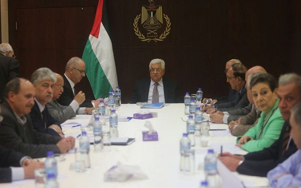 Palestinian Authority President Mahmoud Abbas chairs a meeting of the Palestine Liberation Organization (PLO) Executive Committee in the West Bank city of Ramallah on April 4, 2016. (Flash90)