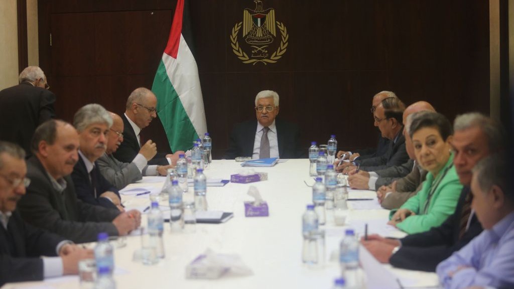 Palestinian Authority President Mahmoud Abbas chairs a meeting of the Palestine Liberation Organization (PLO) Executive Committee in the West Bank city of Ramallah on April 4, 2016. (FLASH90)