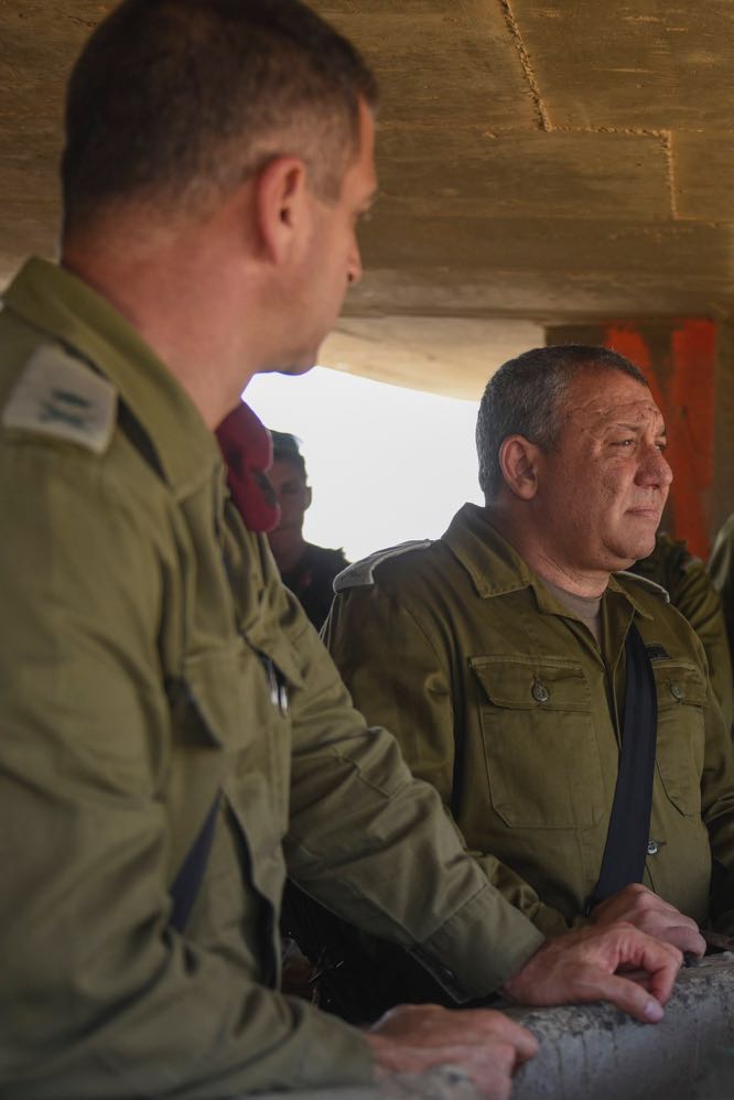 IDF chief of staff Gadi Eisenkot tours the Golan Heights on June 26, 2016 (IDF spokesperson's office)