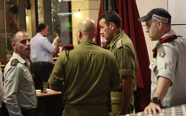 Security officials at the scene of the Sarona complex terror attack in Tel Aviv on June 8, 2016 (Judah Ari Gross/Times of Israel)