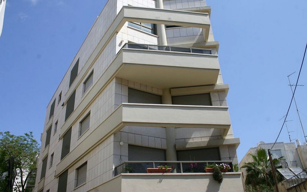 Bauhaus architecture on Amos street. (Shmuel Bar-Am)