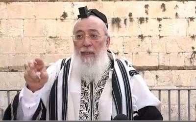 Jerusalem Chief Rabbi Shlomo Amar speaks at the mixed gender Western Wall plaza on June 14, 2016. (screen capture: Ynet) 