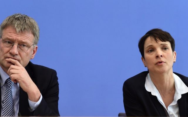 The head of right-wing populist Alternative for Germany (AfD) Frauke Petry (R) and then AfD main-candidates in Baden-Wuerttemberg Joerg Meuthen during a press conference in Berlin. March 14, 2016 (AFP Photo/John MacDougall)