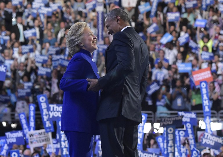US President Barack Obama is joined by US Democratic presidential candidate Hillary Clinton after his address to the Democratic National Convention at the Wells Fargo Center in Philadelphia, Pennsylvania, July 27, 2016. (AFP PHOTO / MANDEL NGAN)