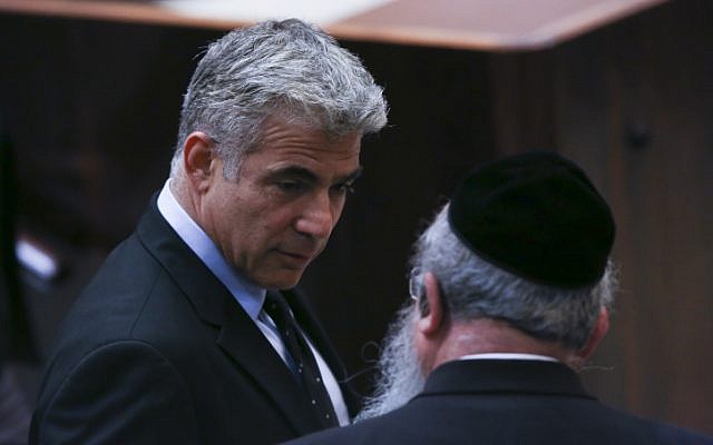 Yesh Atid leader Yair Lapid seen speaking with United Torah Judaism parliament member Menachem Eliezer Mozes on July 08, 2013. (Yonatan Sindel/FLASH90)