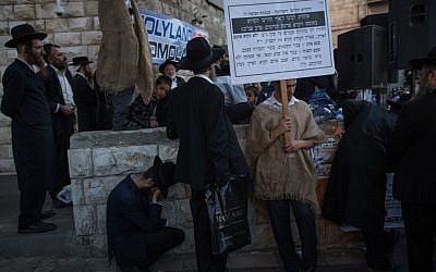 Ultra-Orthodox protesters in sackcloth rallying against the pride parade in the Mea Shearim neighborhood of Jerusalem on July 30, 2015. (Yonatan Sindel /Flash90)