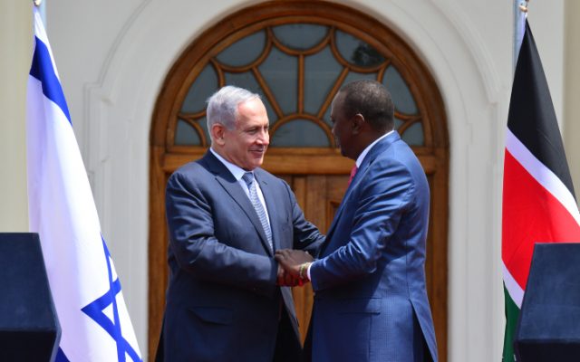 Prime Minister Benjamin Netanyahu meets President of Kenya, Uhuru Kenyatta in Nairobi, Kenya, on July 5, 2016. (Kobi Gideon/GPO)