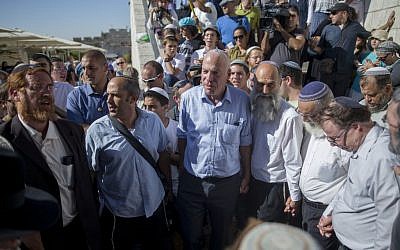 Likud Knesset Member Yehudah Glick (L), Jerusalem Councillor Arieh King (2L), Agriculture Minister Uri Ariel (3L) and hundreds of supporters arrive to visit the Temple Mount in memory of Hallel Yaffa Ariel in Jerusalem's Old City, July 12, 2016. (Yonatan Sindel/Flash90)