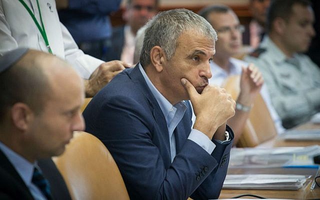 Finance Minister Moshe Kahlon at the weekly cabinet meeting in the Prime Minister's Office in Jerusalem on July 31, 2016. (Ohad Zwigenberg/Pool/Flash90)
