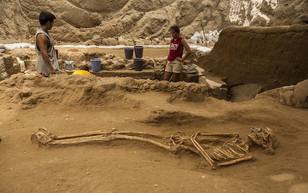 A 10th-9th century BCE burial in the excavation of the Philistine cemetery by the Leon Levy Expedition to Ashkelon. (Tsafrir Abayov/Leon Levy Expedition)
