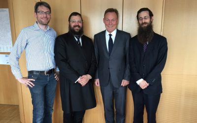 Rabbi Yehudah Teichtal, 2nd L, and Thomas Oppermann, 3rd L, in Berlin on June 28, 2016. (Courtesy Yehudah Teichtal)