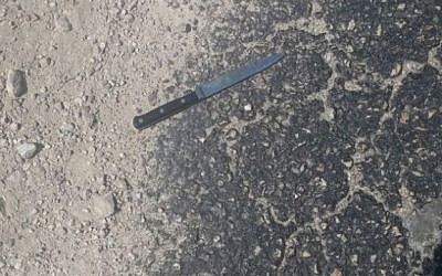 A knife reportedly used by a Palestinian to try and stab an IDF soldier on July 31, 2016 (IDF Spokesperson)