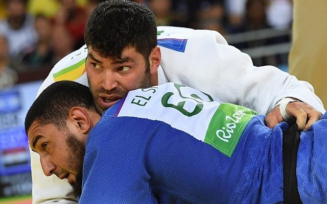 Israel's Or Sasson (white) competes with Egypt's Islam El Shehaby during their men's +100kg judo contest match of the Rio 2016 Olympic Games in Rio de Janeiro on August 12, 2016. (AFP Photo/Toshifumi Kitamura)