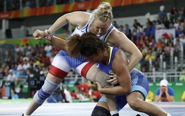 Israel's Ilana Kratysh competes with Brazil's Gilda Maria de Oliveira in the women's wrestling 69kg freestyle qualification match at the Rio 2016 Olympic Games, Rio de Janeiro, August 17, 2016. (AFP/Jack Guez)