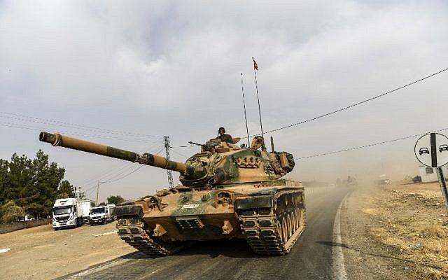 A picture taken around 5 kilometers west from the Syrian-Turkish border city of Karkamis in the southern region of Gaziantep, shows Turkish Army tanks driving to the Syrian border town of Jarabulus, August 25, 2016. (AFP/BULENT KILIC)