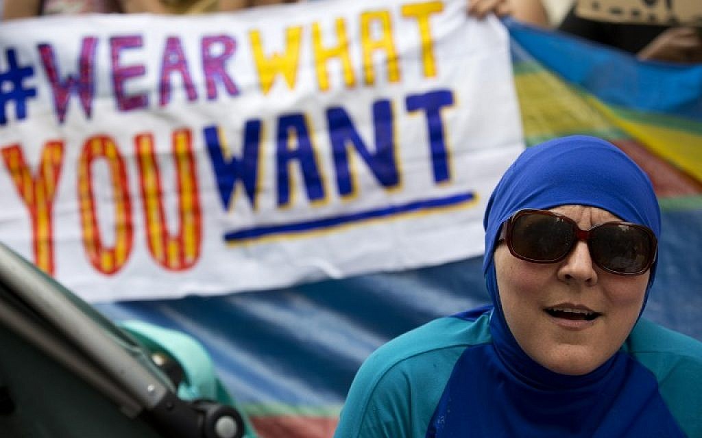 A woman wearing a burkini joins a demonstration outside the French Embassy in London on August 25, 2016, during a 'Wear what you want beach party' to protest the ban on the swimwear on French beaches, and to show solidarity with Muslim women. (AFP PHOTO / JUSTIN TALLIS)