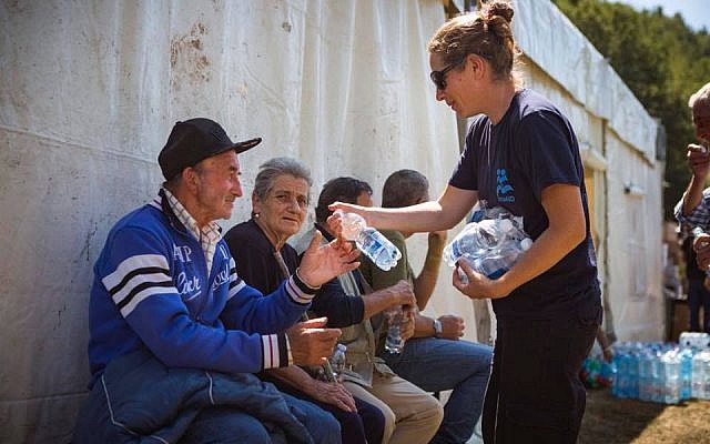 IsraAID volunteers help bring supplies to earthquake victims in Scai, Italy. August 27, 2016. (Courtesy)
