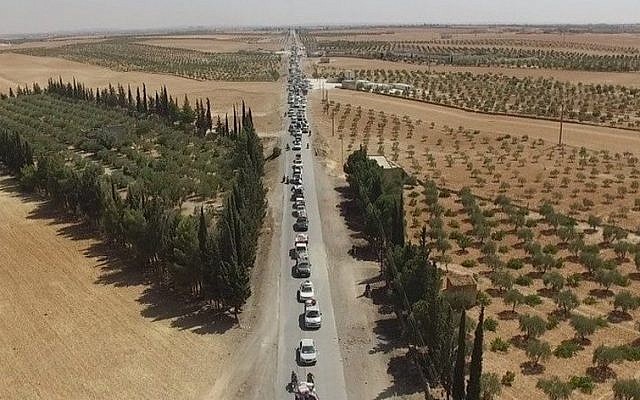 Islamic State fighters flee the Syrian town of Manbij using civilians as human shields (Courtey SDF)