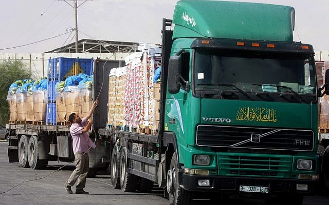 Trucks loaded with aid enter the Gaza Strip from Israel through the Kerem Shalom crossing on October 12, 2014, in Rafah in southern Gaza. (Abed Rahim Khatib/Flash90)