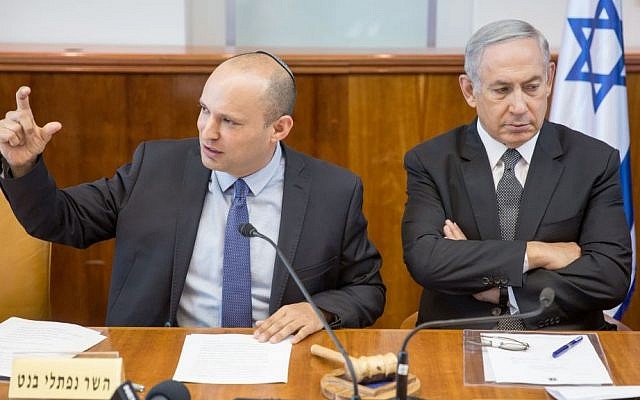 Prime Minister Benjamin Netanyahu, right, seen with then-Education Minister Naftali Bennett at the weekly cabinet meeting at the Prime Minister's Office in Jerusalem, on August 30, 2016. (Emil Salman/Pool)