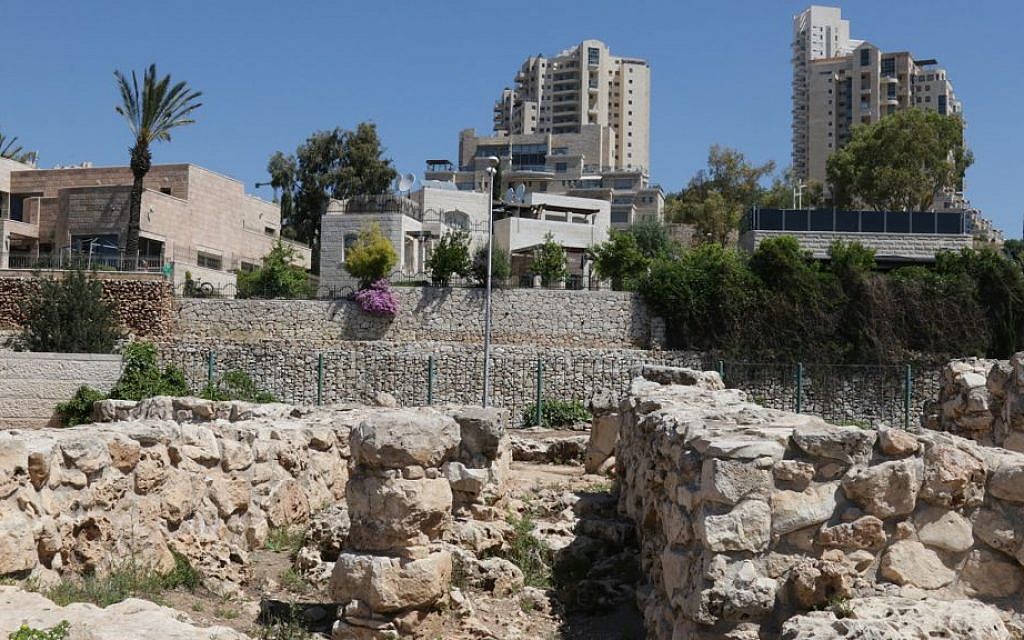 The ruins of a 4,000 year old Canaanite village next to the Malha Shopping Mall. (Shmuel Bar-Am)