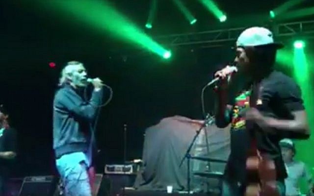 Matisyahu (left) and Kekoa Alama perform together at the Hollywood Palladium in California on August 12, 2016 (screen capture: Facebook)