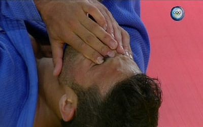 Israeli judoka Sagi Muki lies on the mat after he loses to Lasha Shavdatuashvili of Georgia in the fight for the bronze medal in the men's under 73kg judo competition at the Olympic Games in Rio on August 8, 2016 (screen shot: Channel 56)
