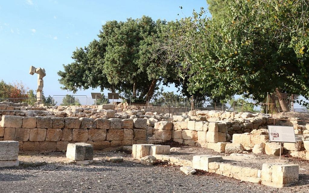Ruins of a Roman-era villa probably used to house government officials. (Shmuel Bar-Am)